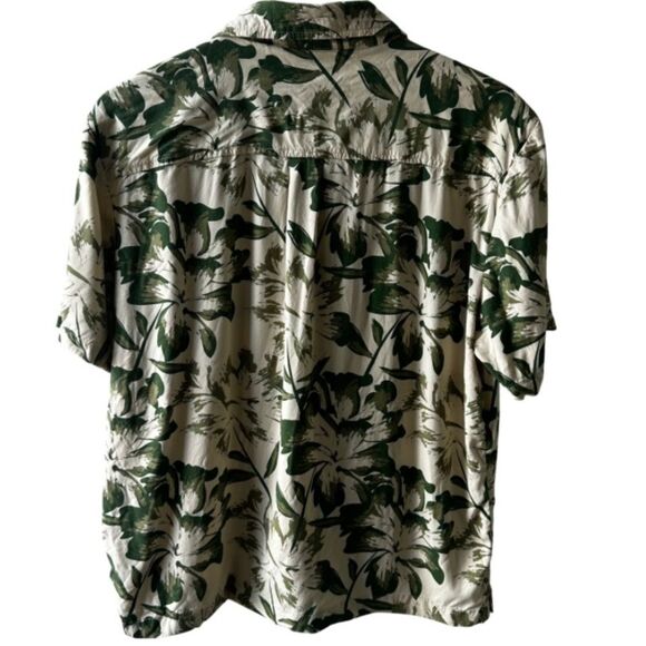 Kenneth Cole Hawaiian shirt size medium tropical leaf print green tones casual - Picture 2 of 2